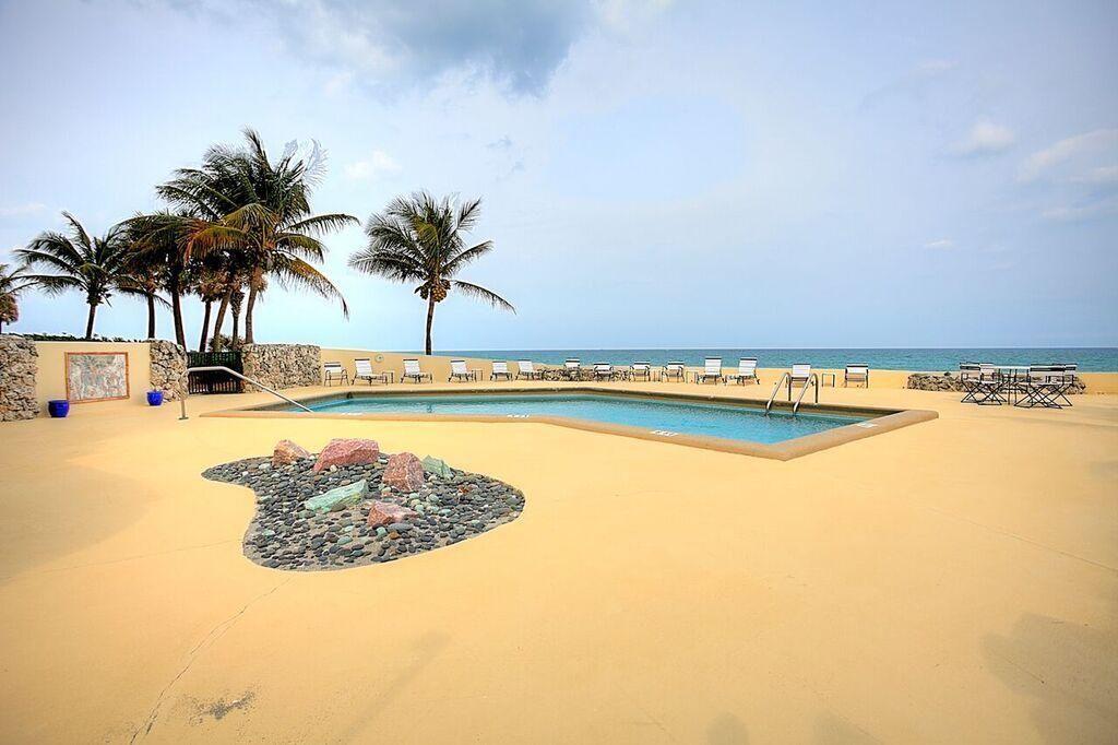 200 South Beach Road, Unit 402 Tequesta, FL 33469 - Photo 4 of 19 20190905192629386187000000-o