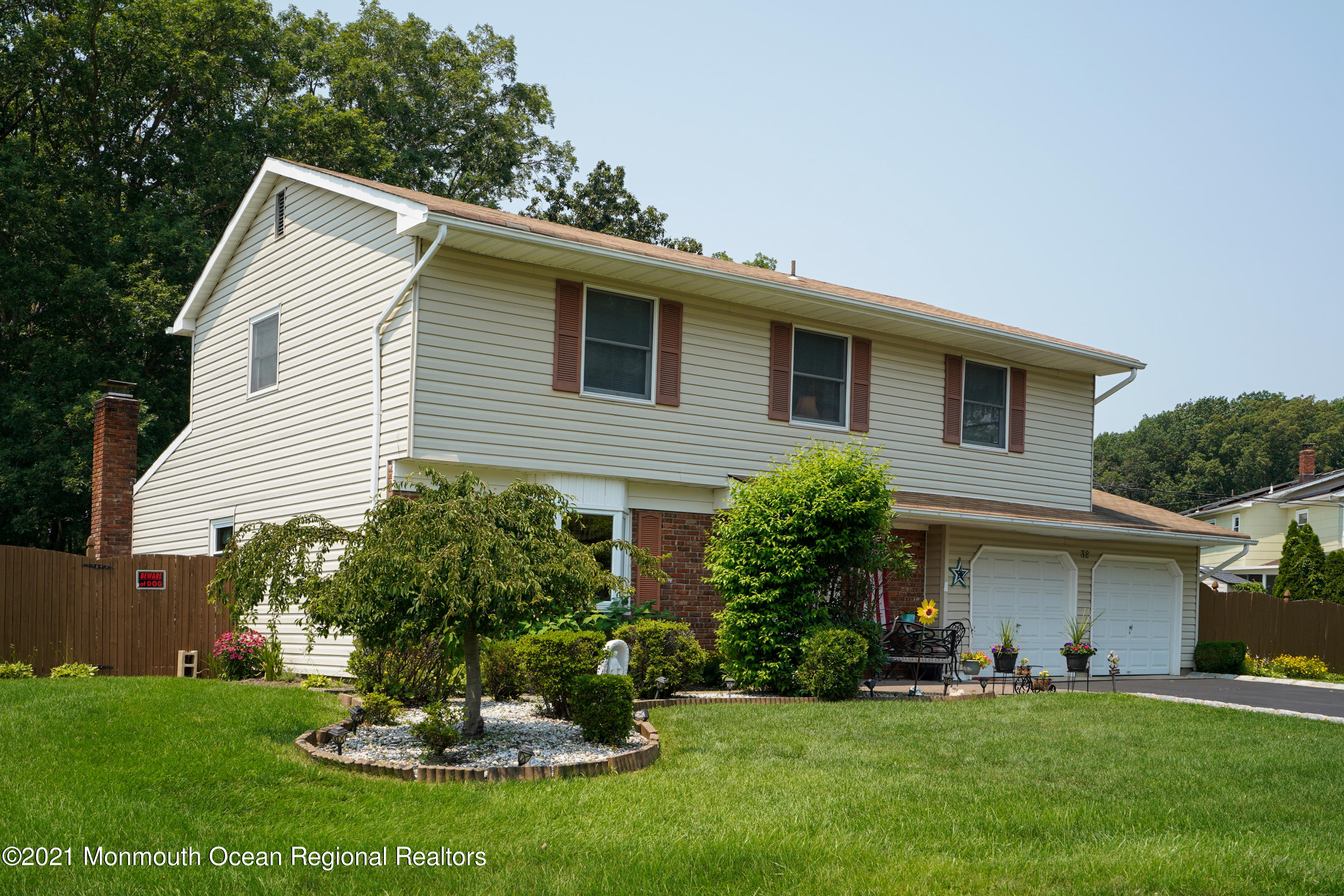 32 Pepperridge Road Howell, NJ 07731 - Photo 3 of 33 DSC00062