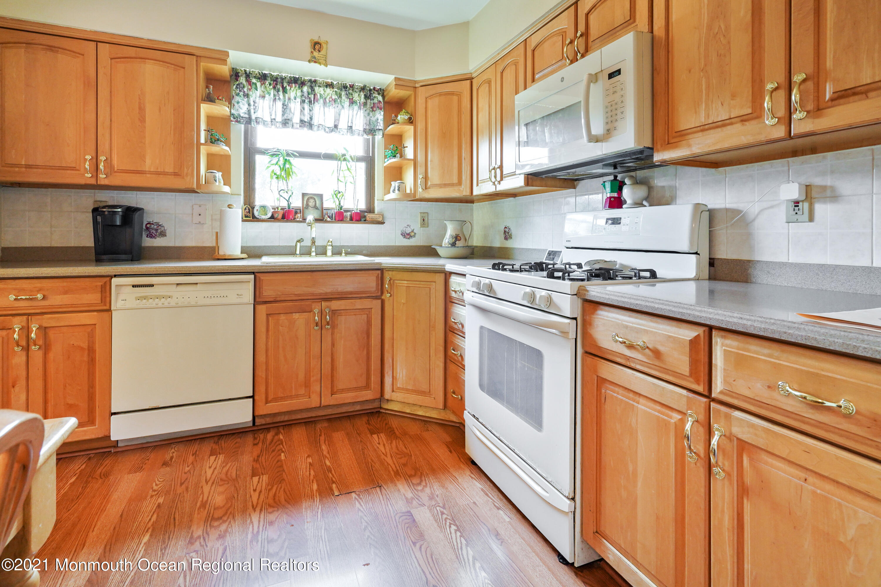 32 Pepperridge Road Howell, NJ 07731 - Photo 8 of 33 DSC09953