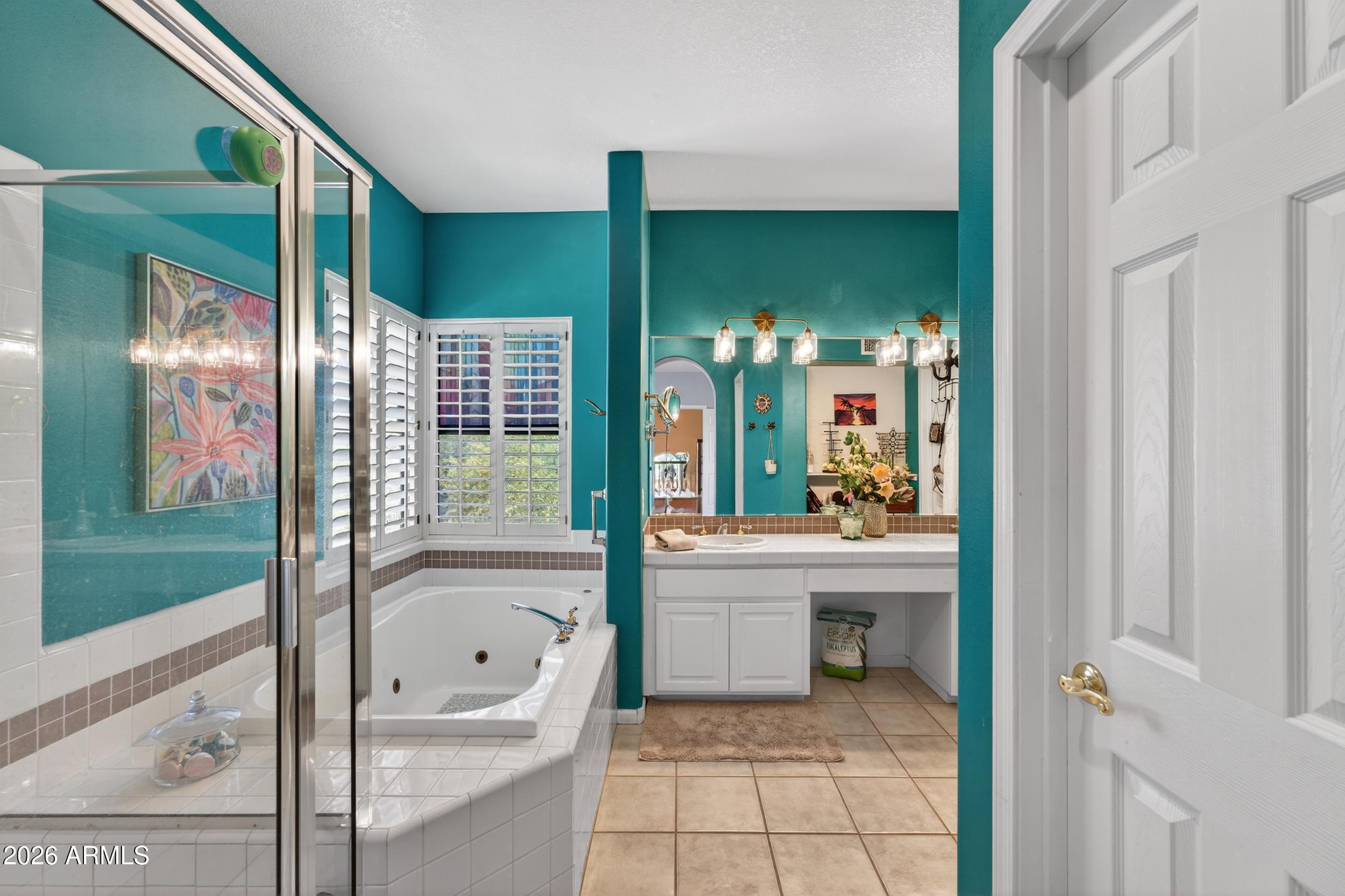 1539 East Winged Foot Road Phoenix, AZ 85022 - Photo 35 of 64 a bathroom with a bathtub and a shower