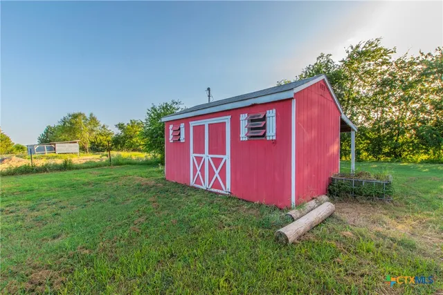 a view of a back yard of the house
