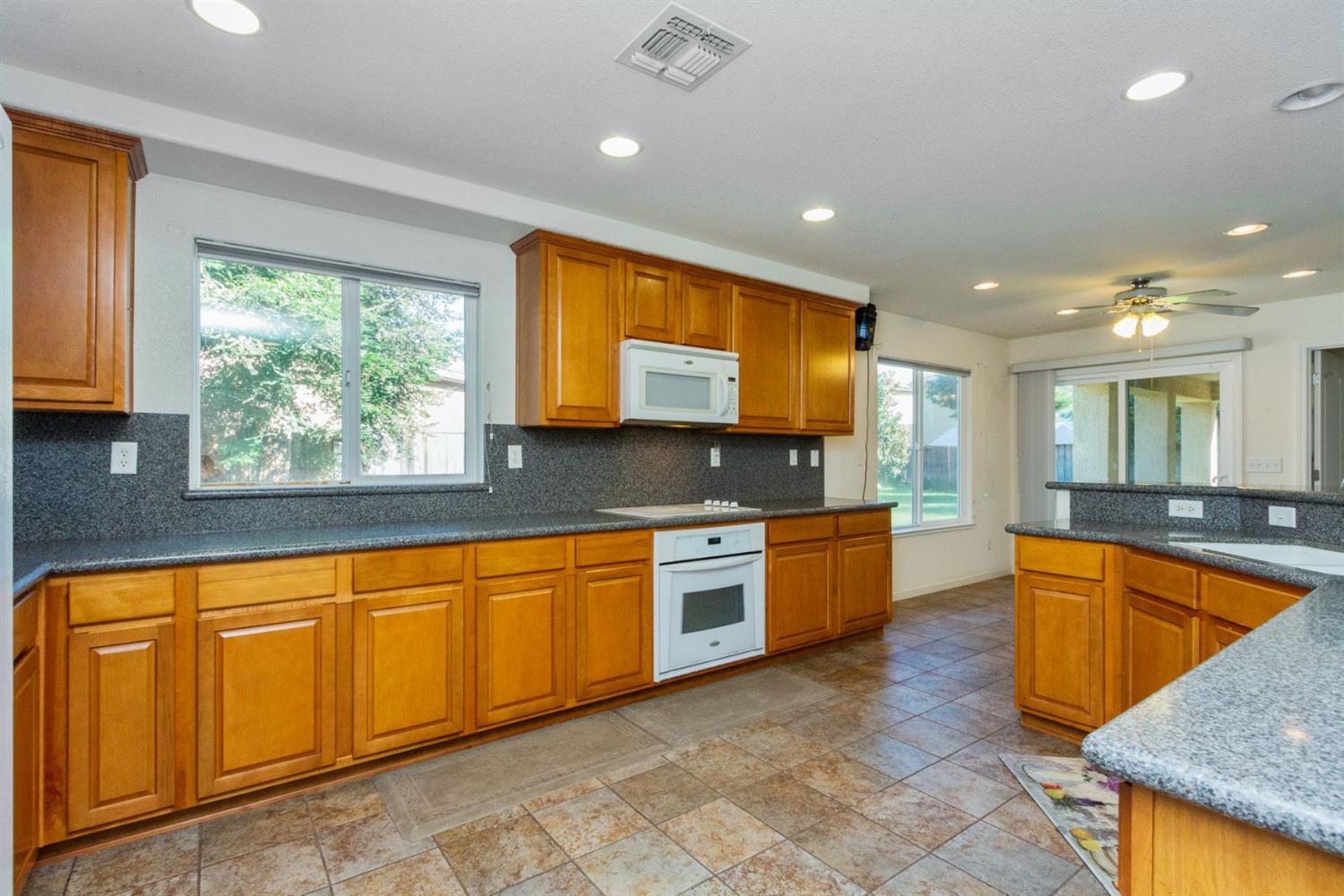 914 Pear Street Madera, CA 93638 - Photo 7 of 22
