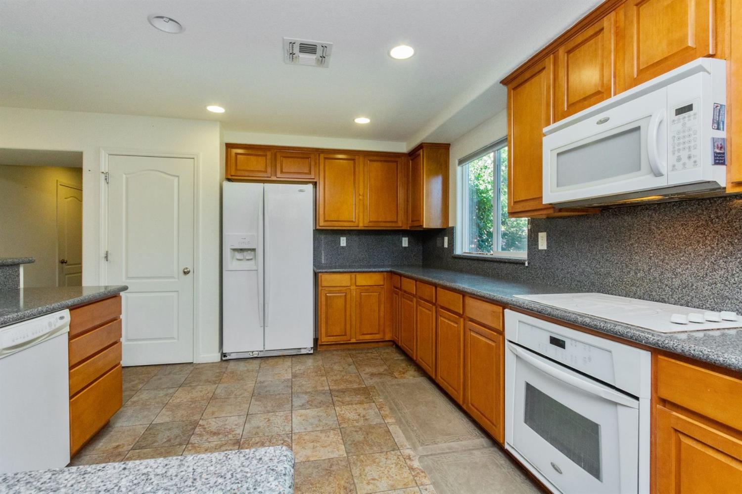 914 Pear Street Madera, CA 93638 - Photo 9 of 22