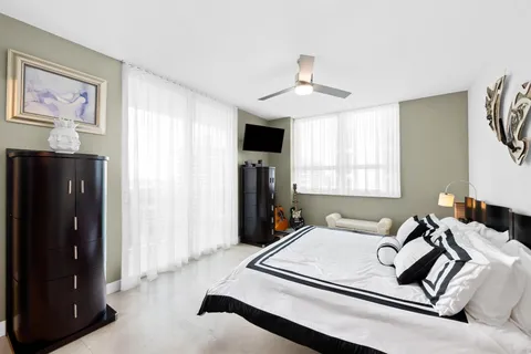 $825,000 | 350 Southeast 2nd Street, Unit 1870, Fort Lauderdale, FL 33301
