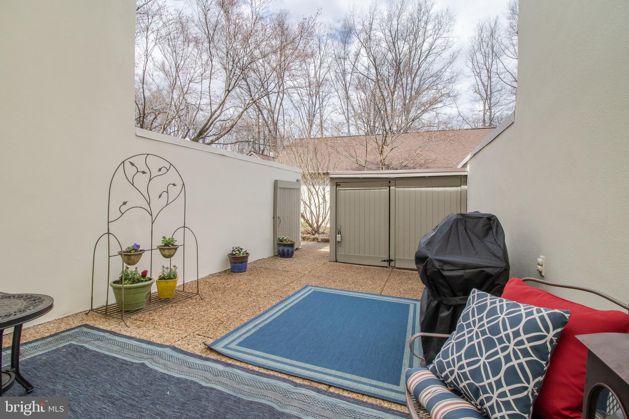 1625 Inlet Court Reston, VA 20190 - Photo 3 of 50 Courtyard w shed