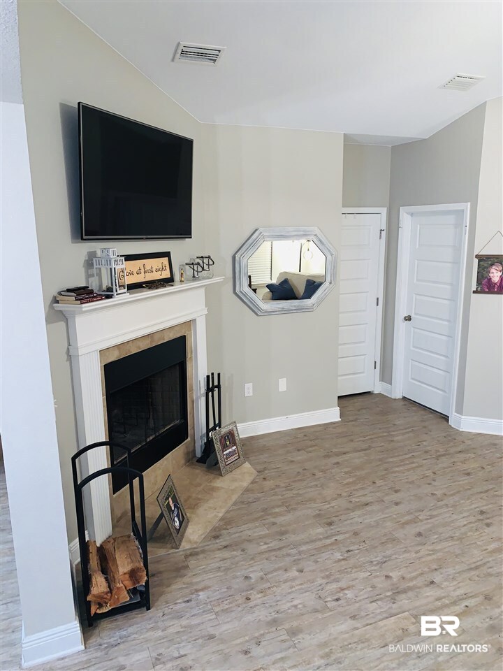 1725 Arcadia Drive Foley, AL 36535 - Photo 5 of 23 Fireplace