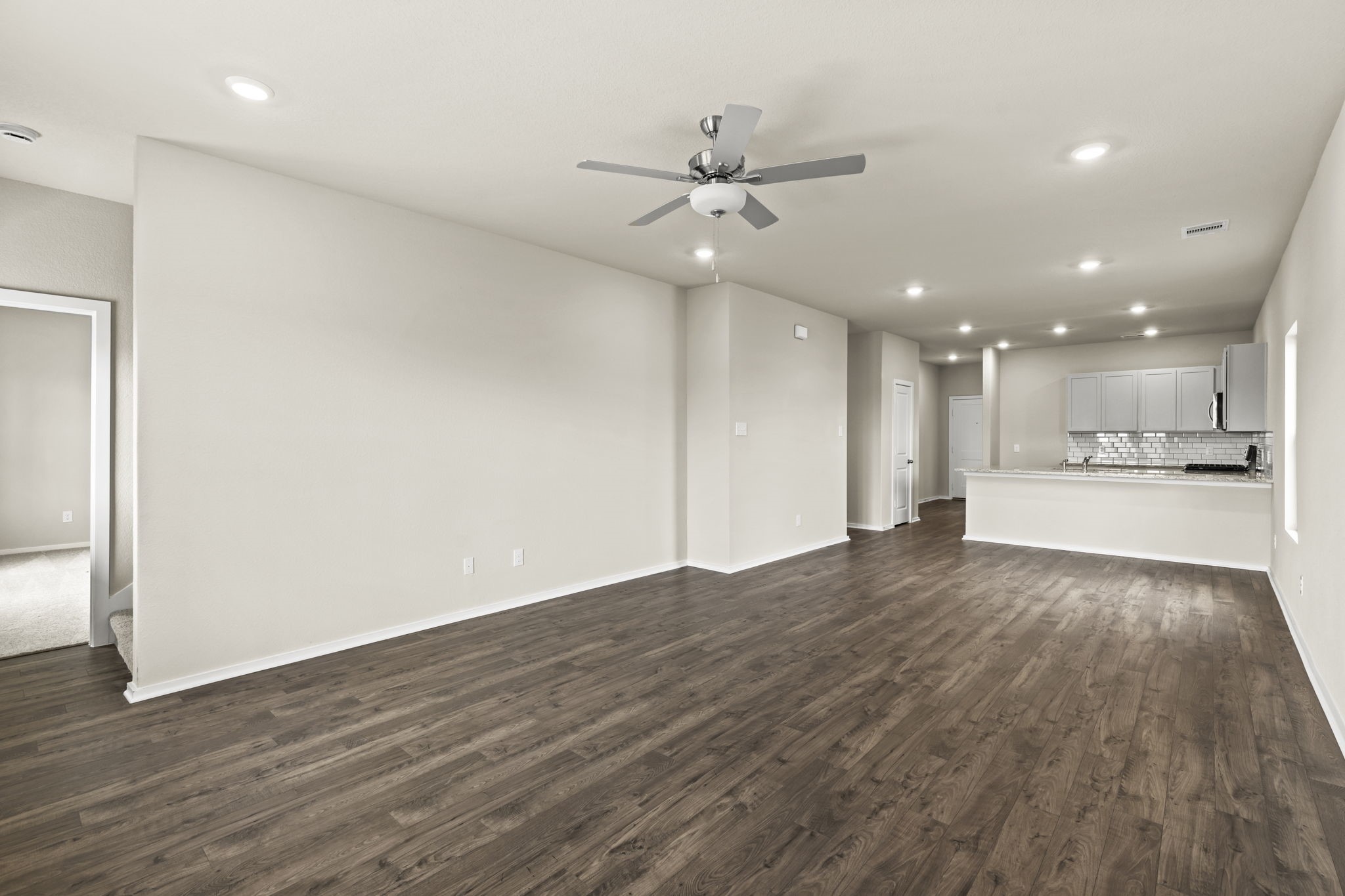 2018 Starlight Street Angleton, TX 77515 - Photo 9 of 39 Gallery Image 9
