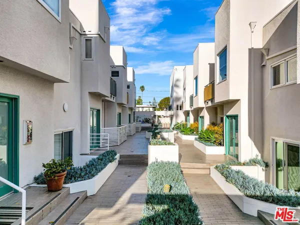 $6,250 | 811 21st Street, Unit 2, Santa Monica, CA 90403