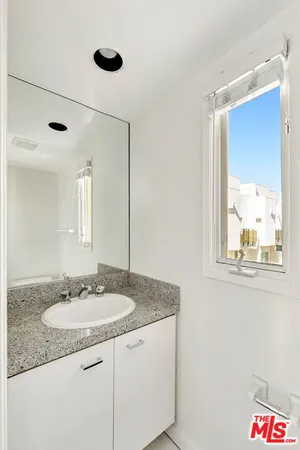 $6,250 | 811 21st Street, Unit 2, Santa Monica, CA 90403