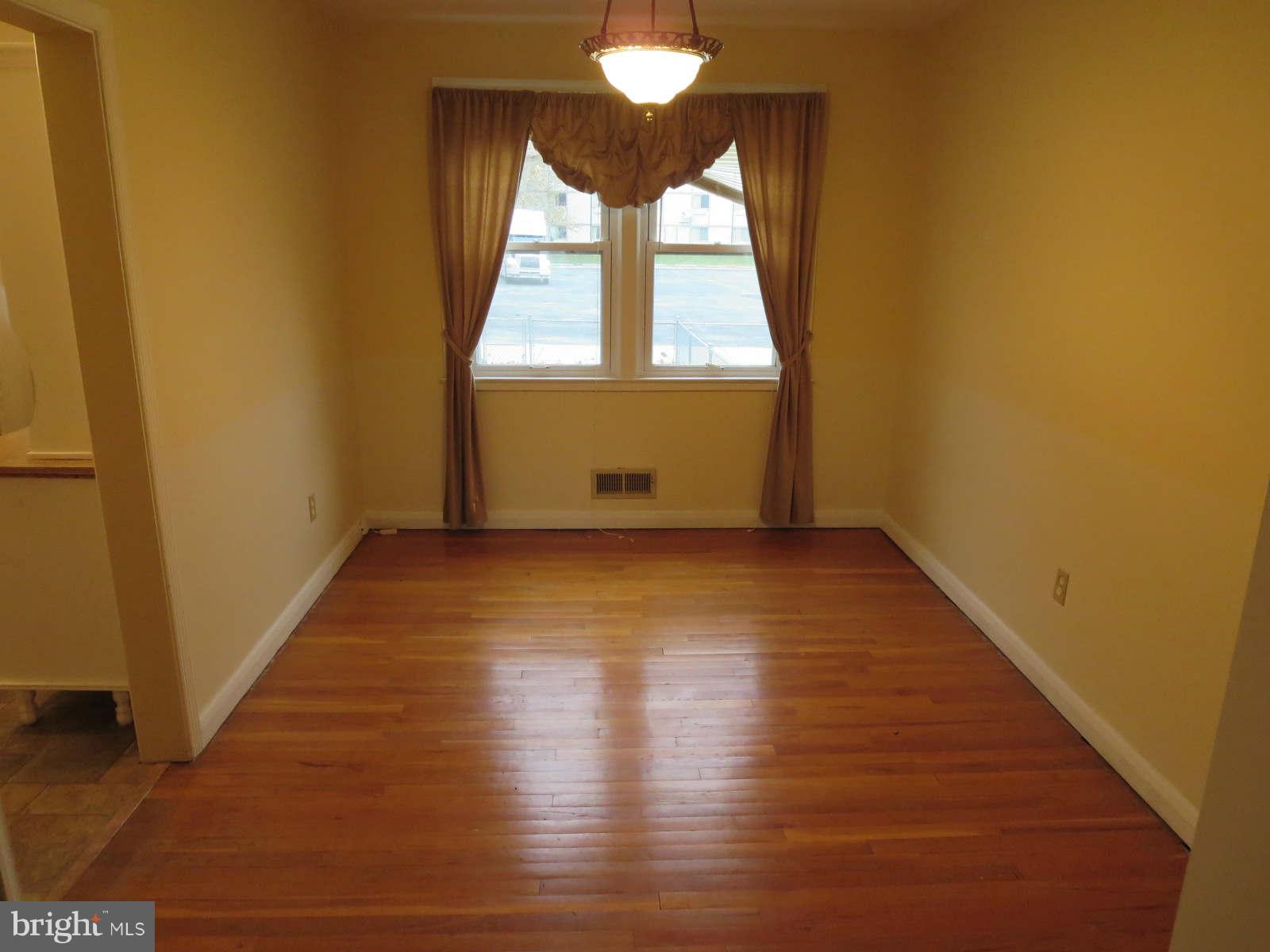 1534 Doolittle Road Baltimore, MD 21221 - Photo 3 of 17 Dining Room