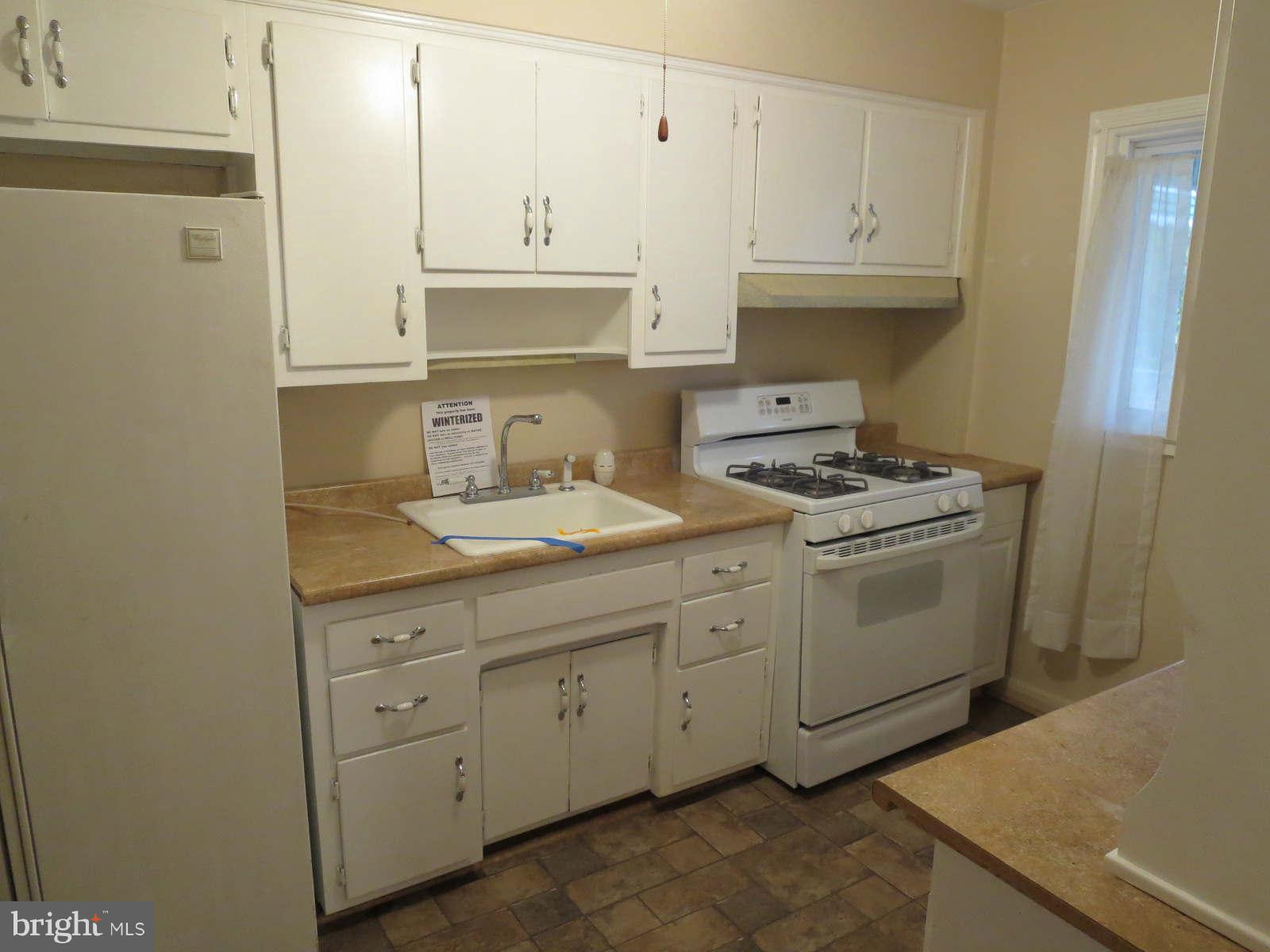 1534 Doolittle Road Baltimore, MD 21221 - Photo 4 of 17 Kitchen