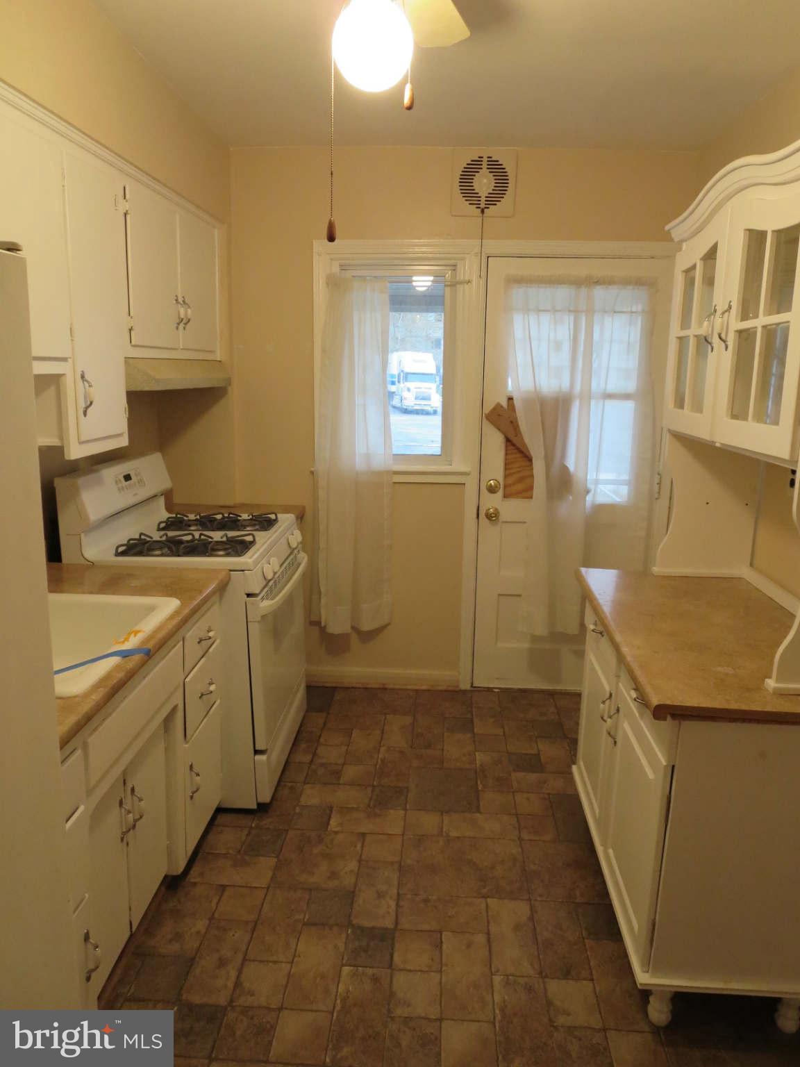 1534 Doolittle Road Baltimore, MD 21221 - Photo 5 of 17 Kitchen