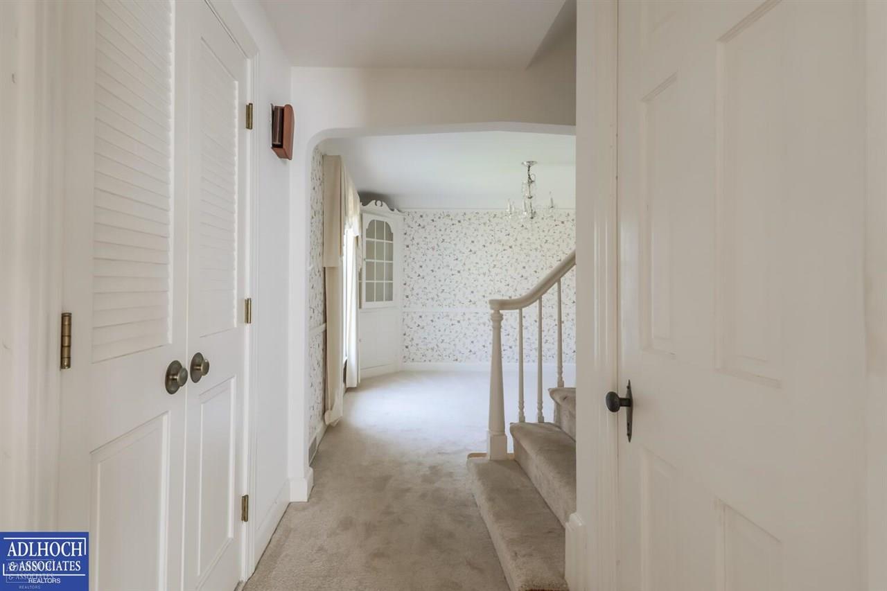 1395 Hampton Road Grosse Pointe Woods, MI 48236 - Photo 6 of 29