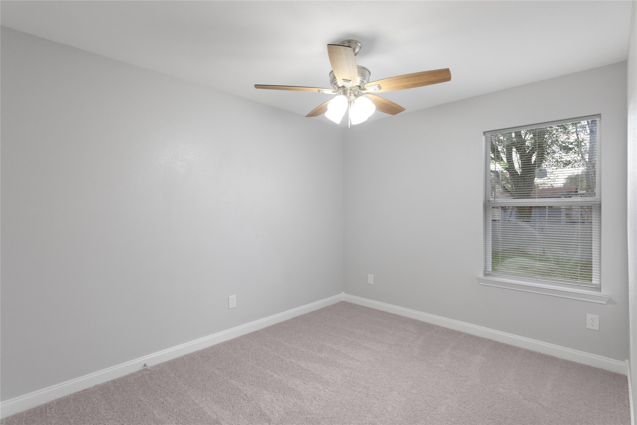 9827 Shive Drive Houston, TX 77078 - Photo 12 of 15 an empty room with a window