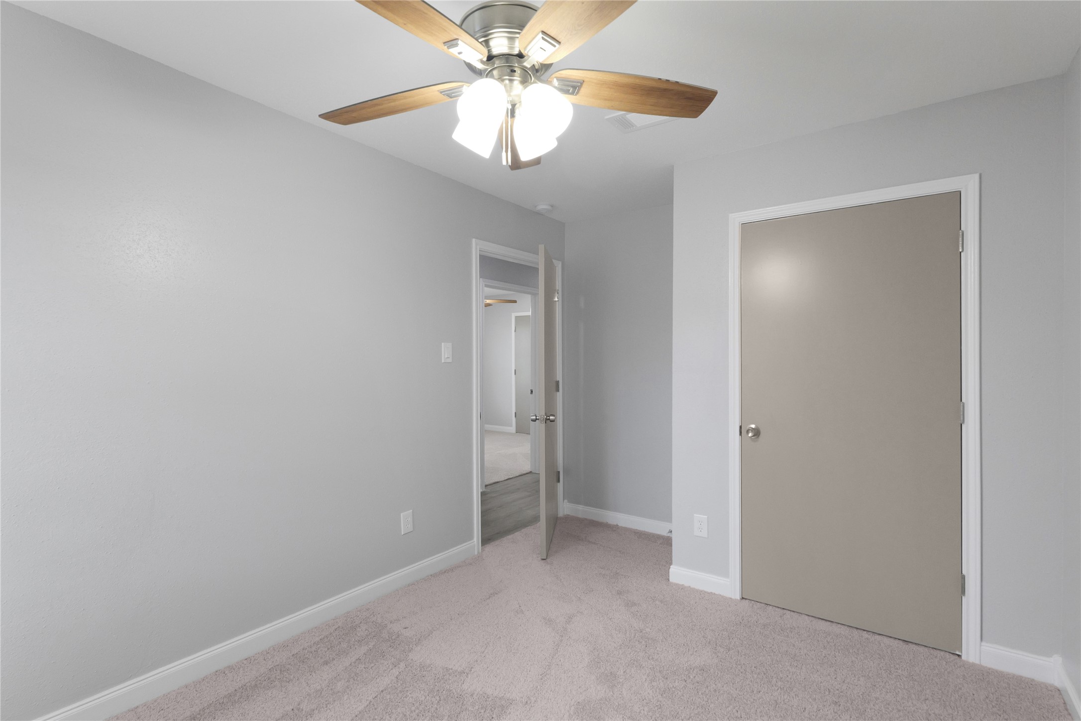 9827 Shive Drive Houston, TX 77078 - Photo 10 of 15 a view of an empty room with a fan