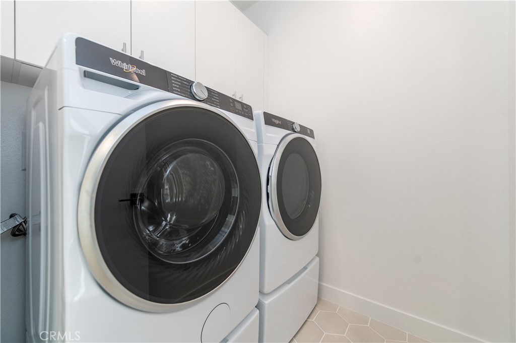 2604 Everly Drive San Diego, CA 92108 - Photo 31 of 33 a utility room with dryer and washer