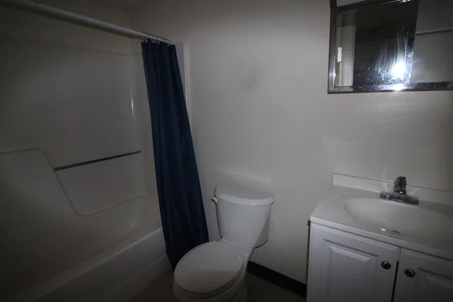 $1,100 | 174 Concord Street, Unit 1, Manchester, NH 03104