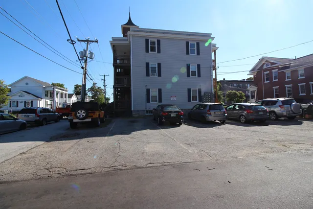 $1,100 | 174 Concord Street, Unit 1, Manchester, NH 03104