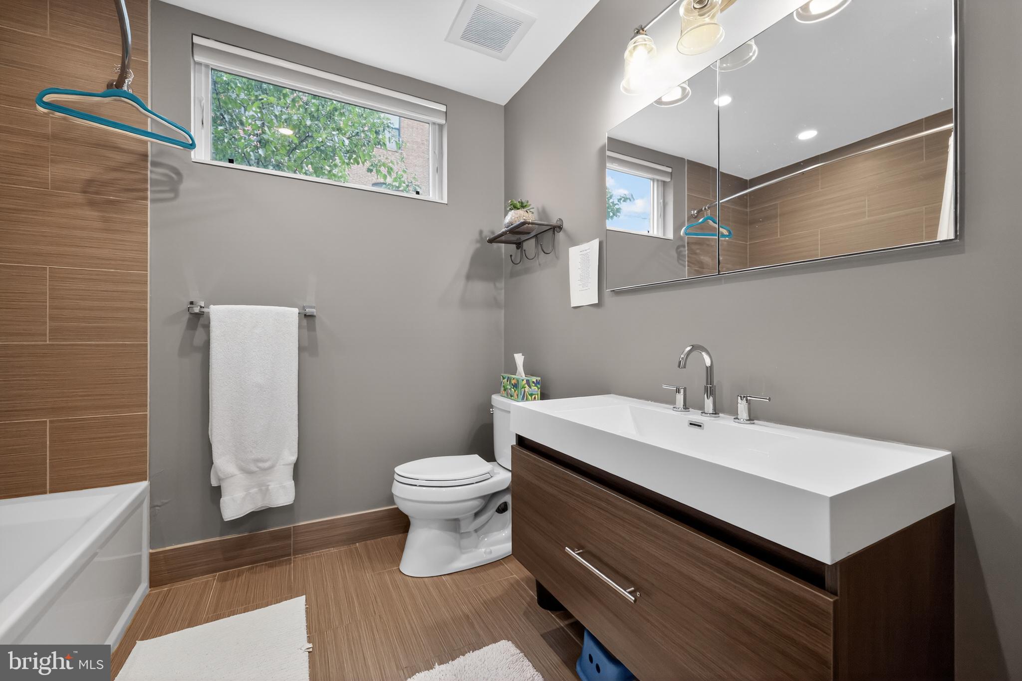 1724 Tulip Street Philadelphia, PA 19125 - Photo 35 of 53 2nd Floor hall bathroom