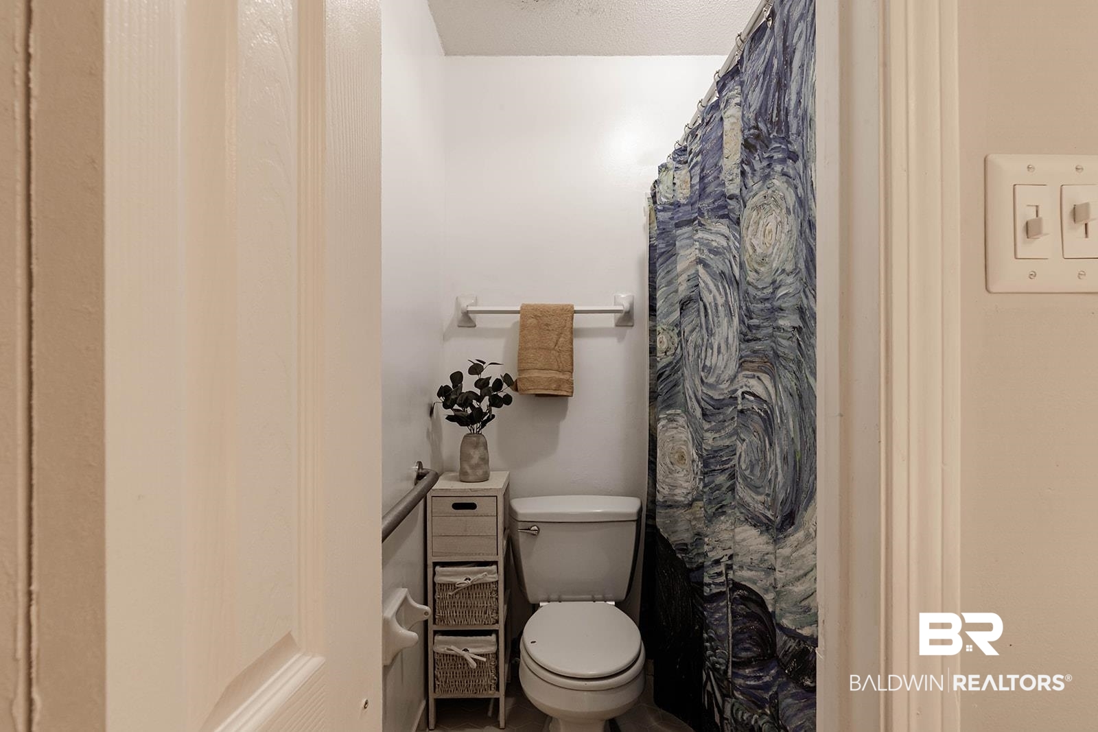 2920 Quail Creek Run Mobile, AL 36695 - Photo 22 of 33 Full bath featuring a shower with shower curtain