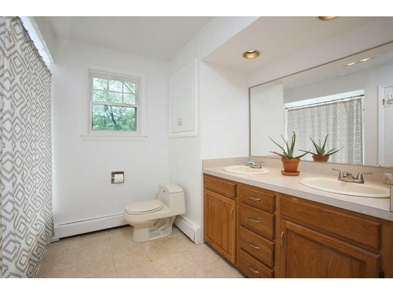 297 Old River Road Lincoln, RI 02865 - Photo 7 of 17 Bathroom.
