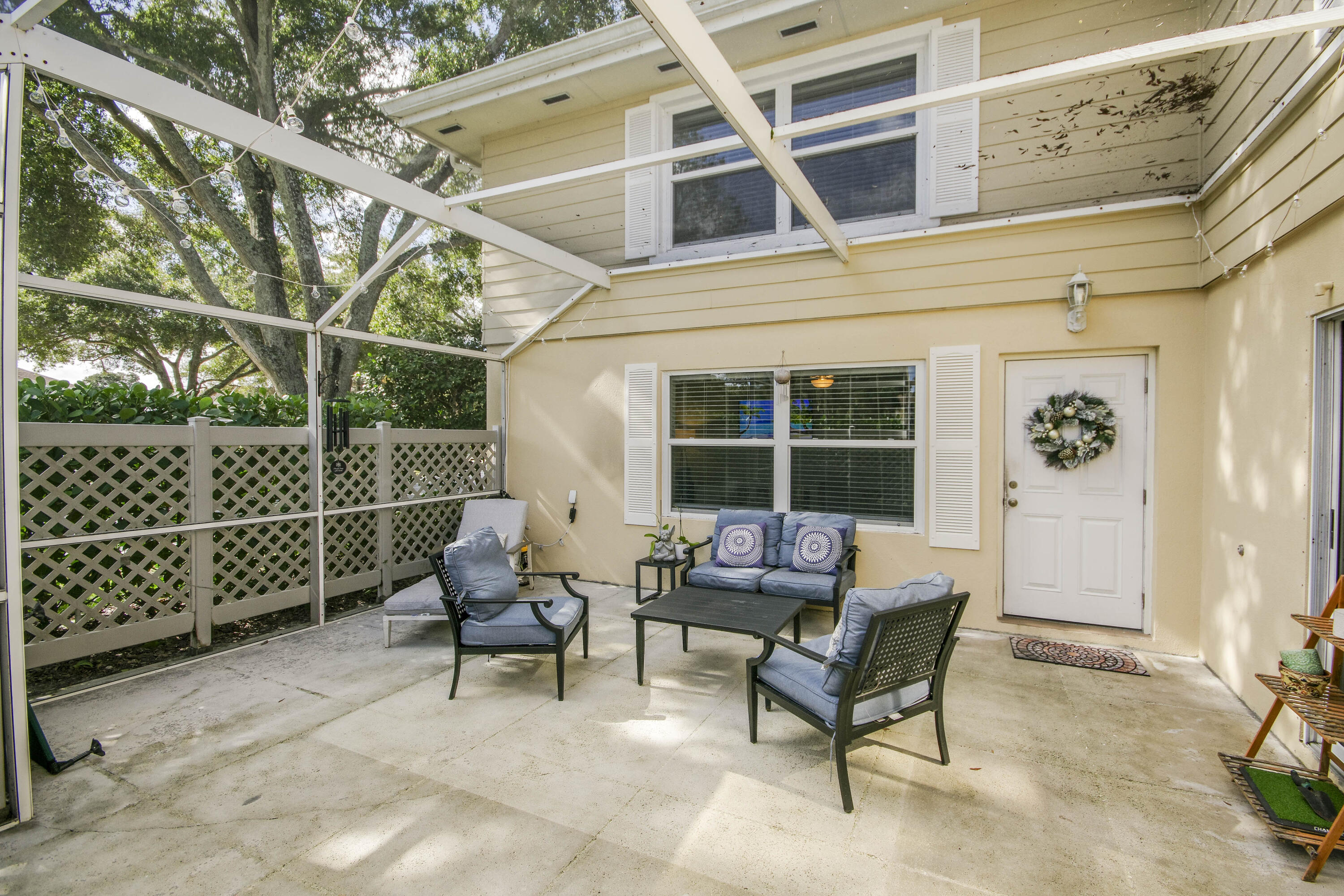 4603 Roxbury Court Boynton Beach, FL 33436 - Photo 6 of 19 a outdoor living space with furniture
