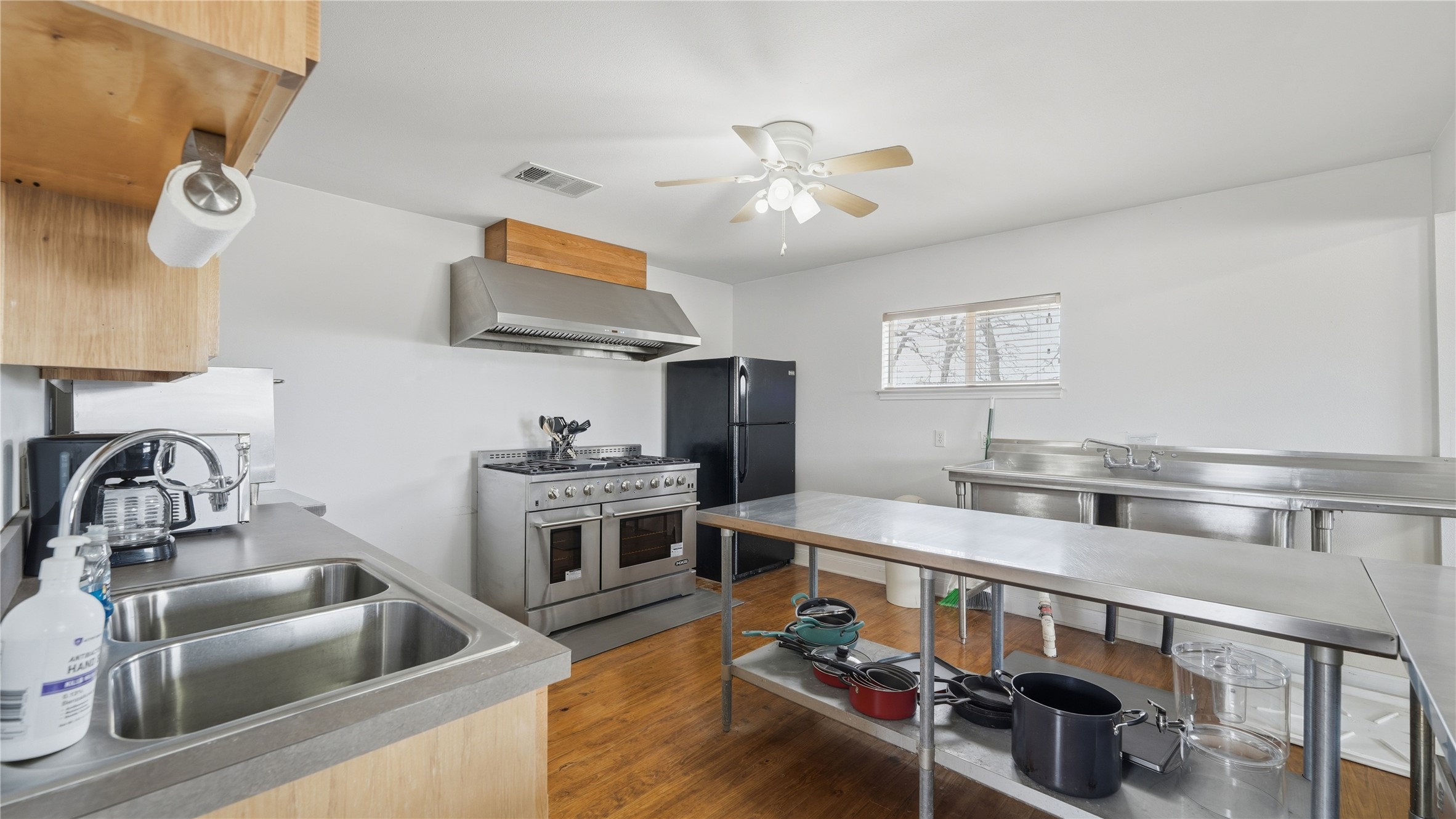 218 Little Ranch Road, Unit E Red Rock, TX 78662 - Photo 12 of 22 Kitchen featuring freestanding refrigerator, double oven range, dark wood-style flooring, ceiling fan, and light countertops