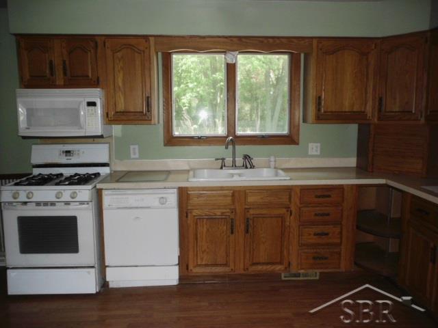 8065 Ohern Road Saginaw, MI 48609 - Photo 16 of 24 31246300-15.JPG