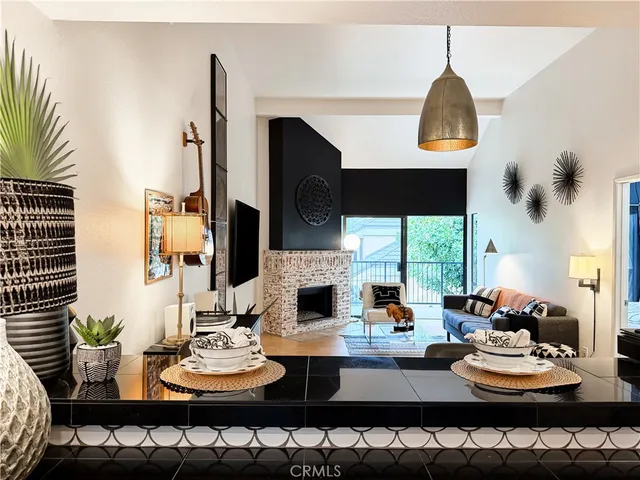 $699,900 | 7911 Woodlake Drive, Unit 76, Huntington Beach, CA 92647