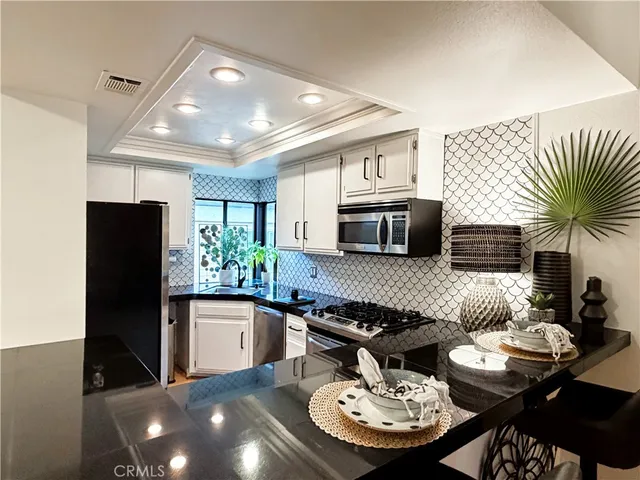 $699,900 | 7911 Woodlake Drive, Unit 76, Huntington Beach, CA 92647