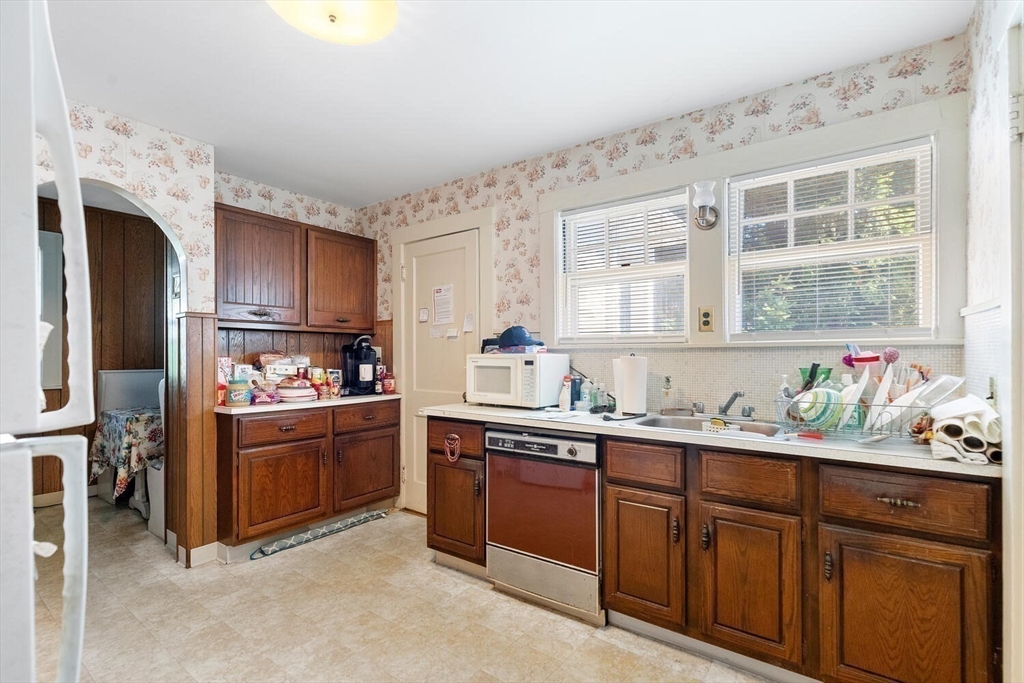 25 Rural Avenue Medford, MA 02155 - Photo 12 of 31 Gallery Image 12