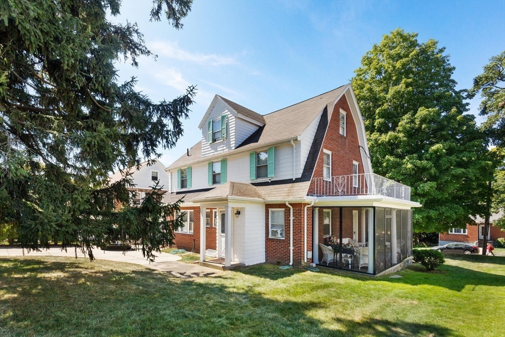 25 Rural Avenue Medford, MA 02155 - Photo 3 of 31 Gallery Image 3
