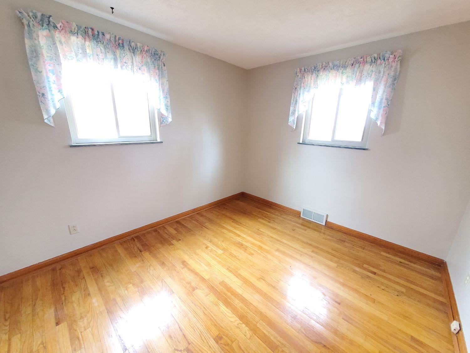 4812 Boomer Road Cincinnati, OH 45247 - Photo 12 of 18