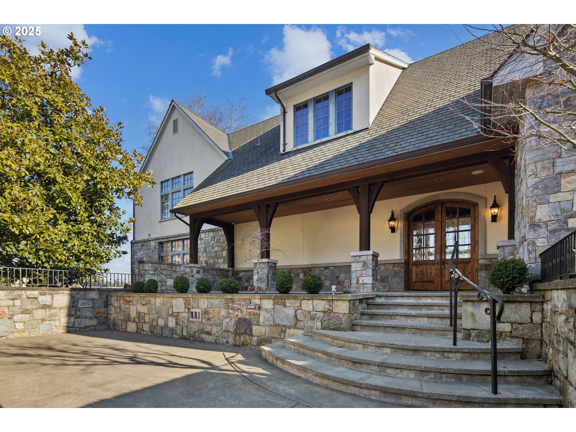 11859 South Riverwood Road Portland, OR 97219 - Photo 3 of 48