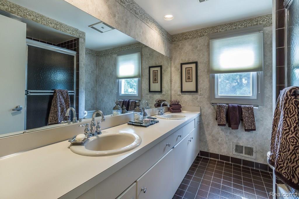 5243 Watergate Road West Bloomfield, MI 48323 - Photo 25 of 35 _MG_0150.jpg