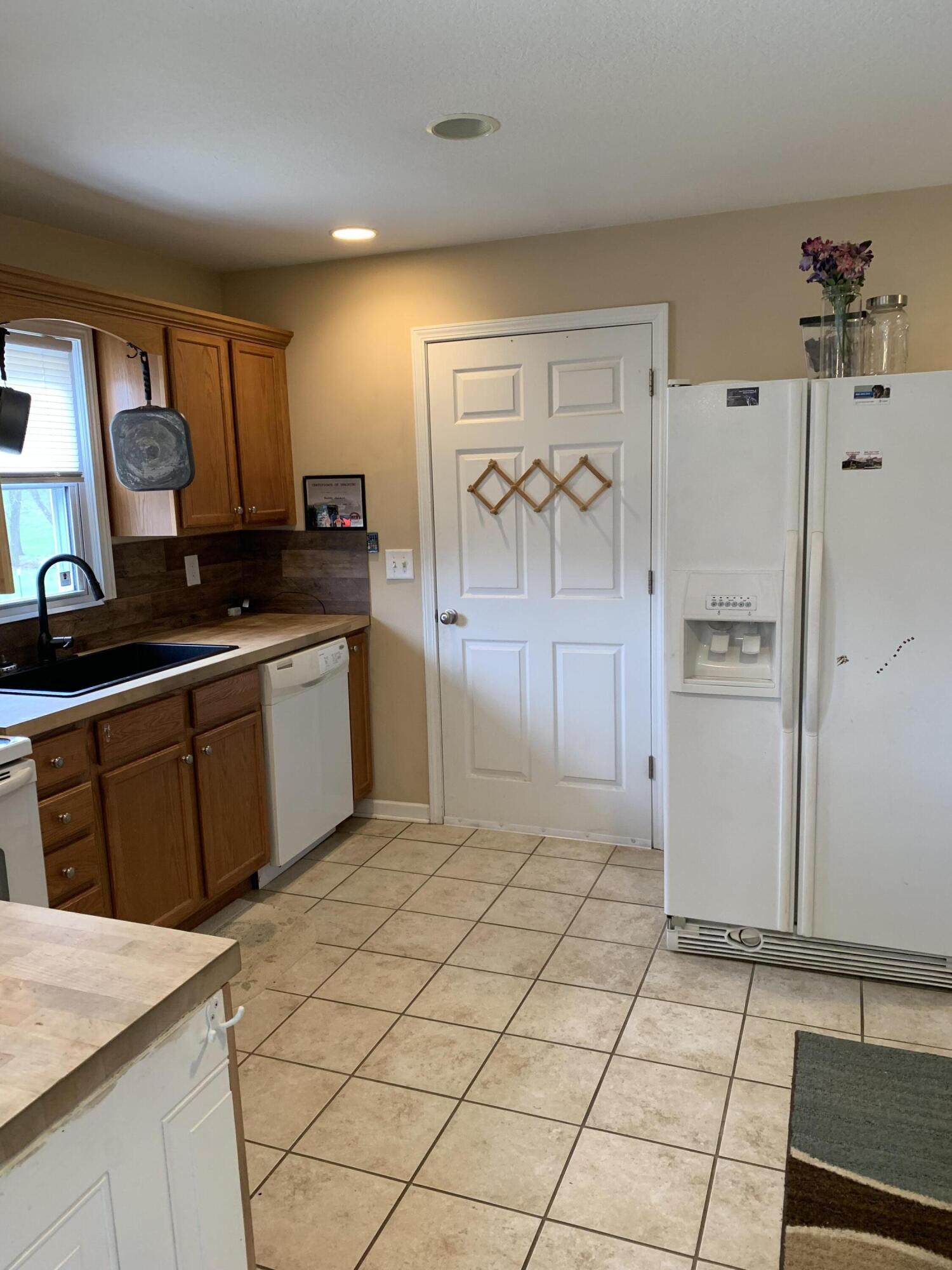 453 Cedar Grove Road Johnson City, TN 37601 - Photo 4 of 21 Kitchen