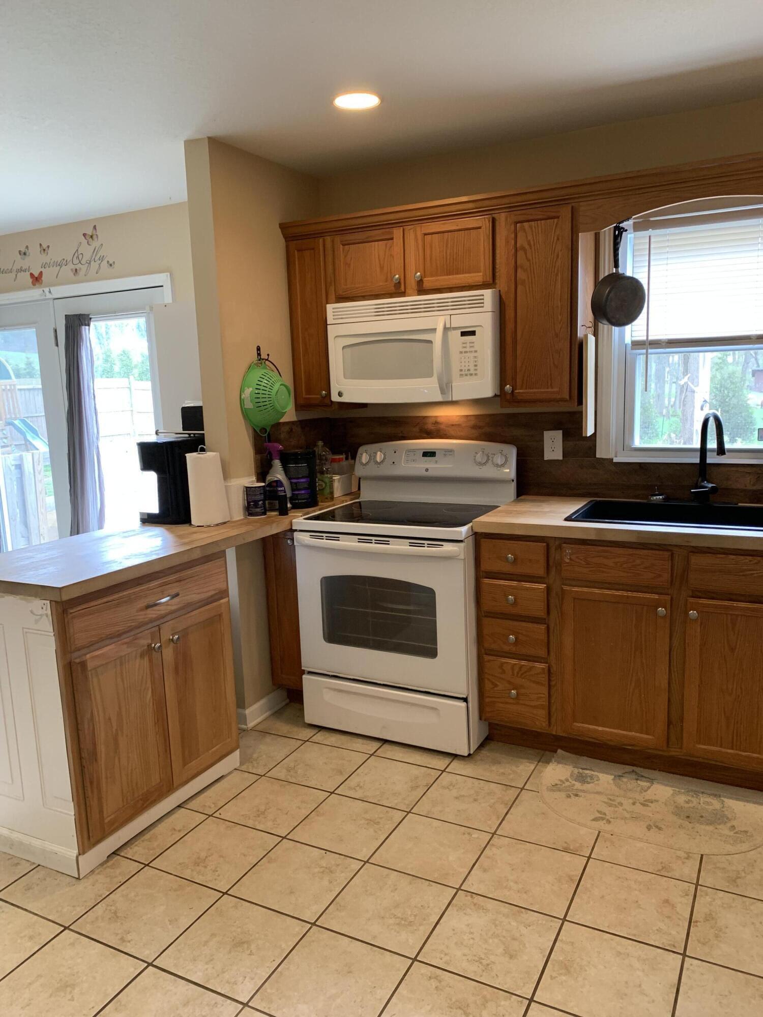 453 Cedar Grove Road Johnson City, TN 37601 - Photo 7 of 21 Kitchen
