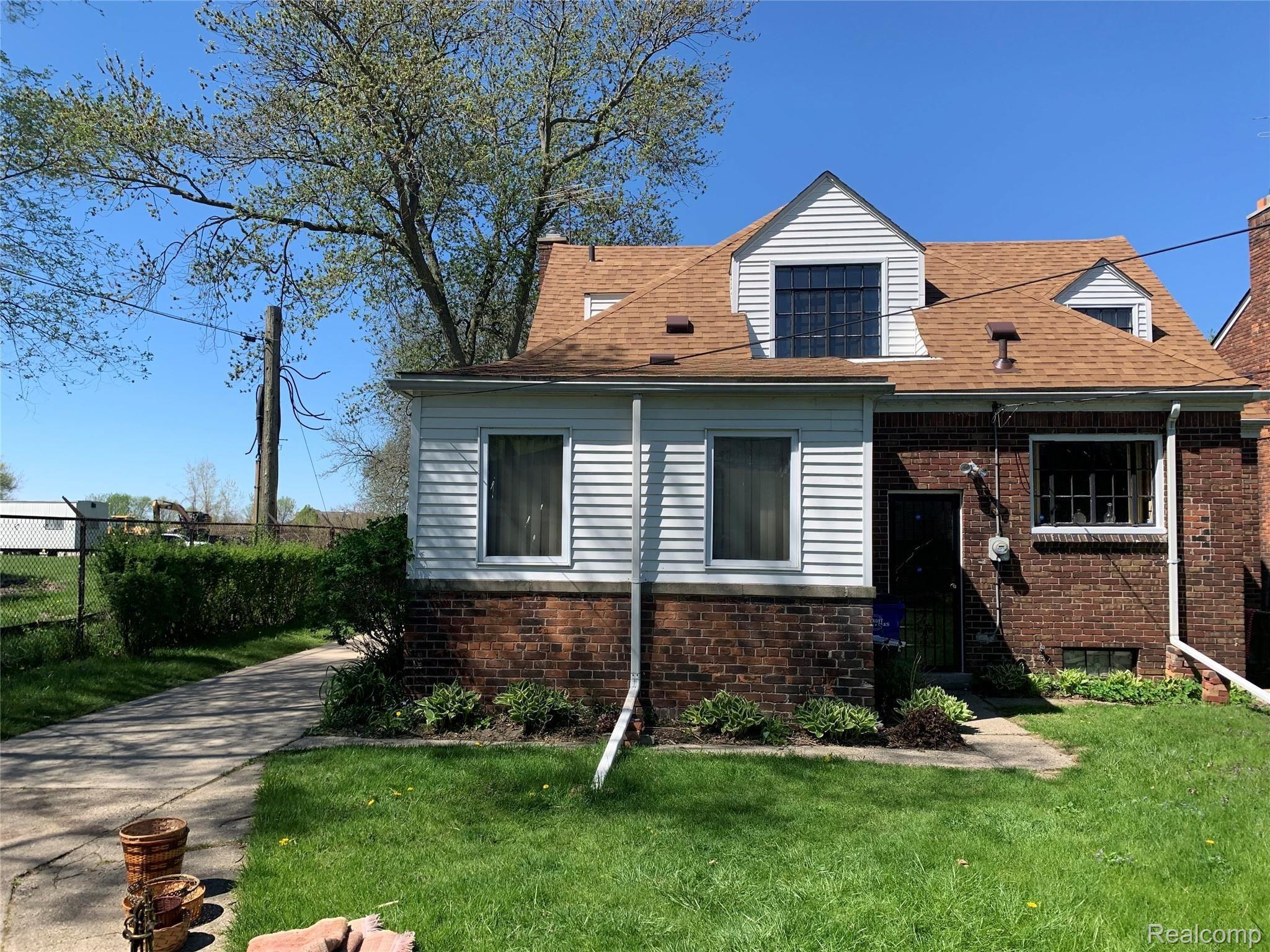 174 Riverside Drive Detroit, MI 48215 - Photo 5 of 7 IMG_8725.jpg