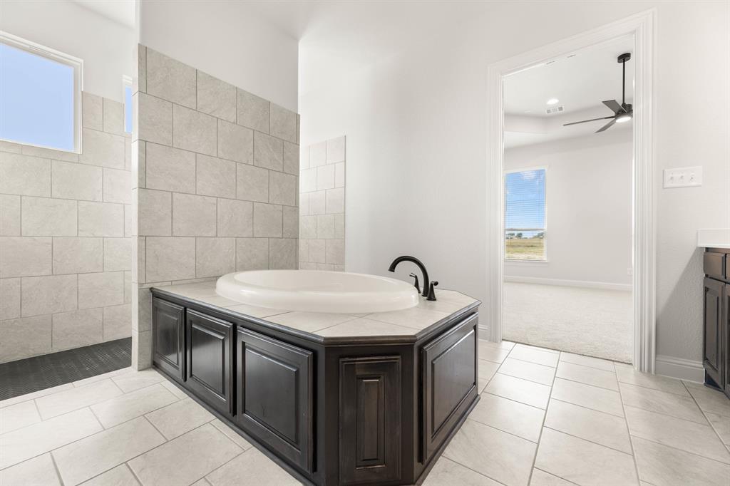 6211 Cedar Elm Road Midlothian, TX 76065 - Photo 17 of 28 Primary Bathroom