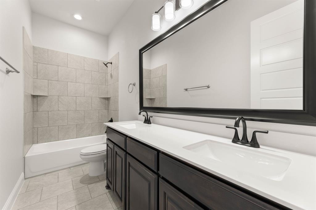 6211 Cedar Elm Road Midlothian, TX 76065 - Photo 22 of 28 Bathroom