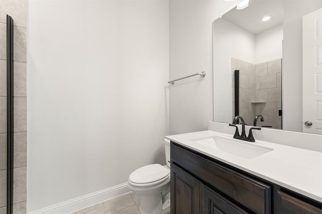 6211 Cedar Elm Road Midlothian, TX 76065 - Photo 24 of 28 Bathroom