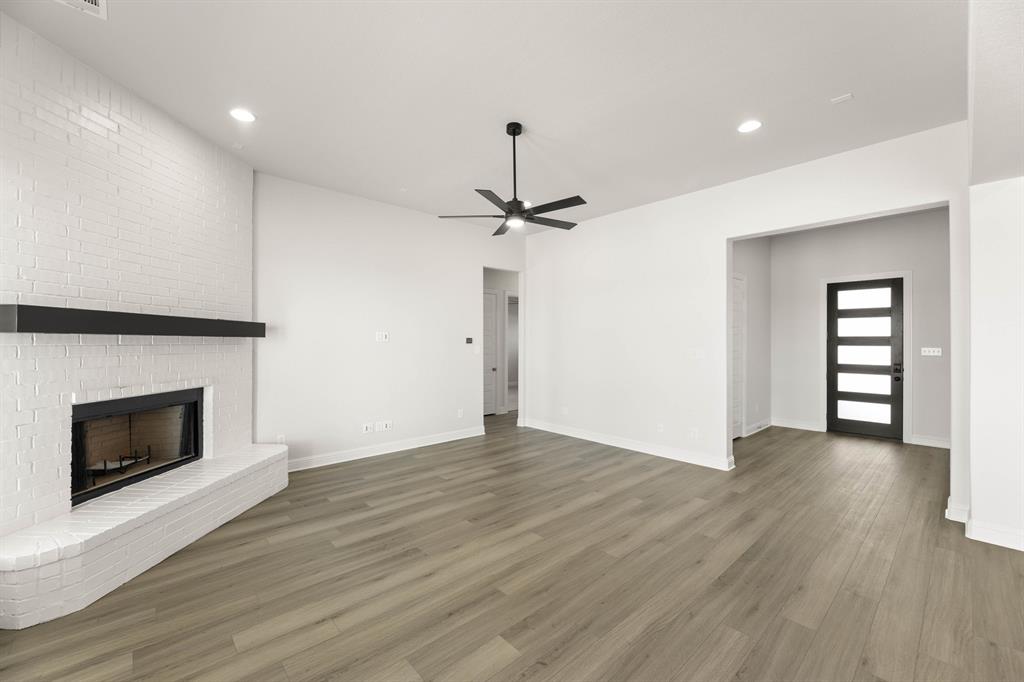 6211 Cedar Elm Road Midlothian, TX 76065 - Photo 6 of 28 Living Room