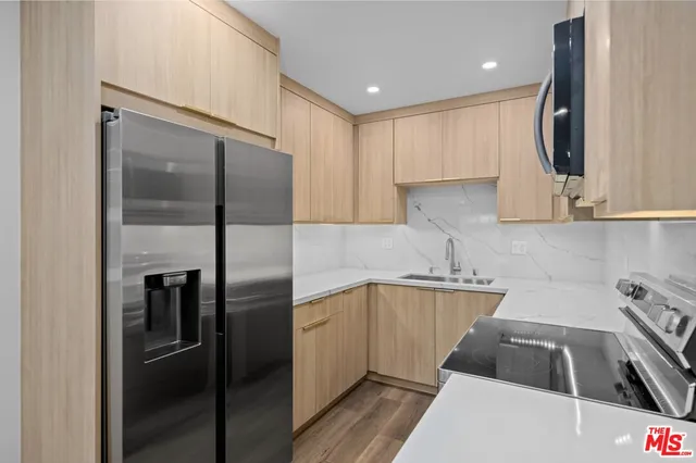 $4,250 | 2449 Beachwood Drive, Unit 13, Los Angeles, CA 90068