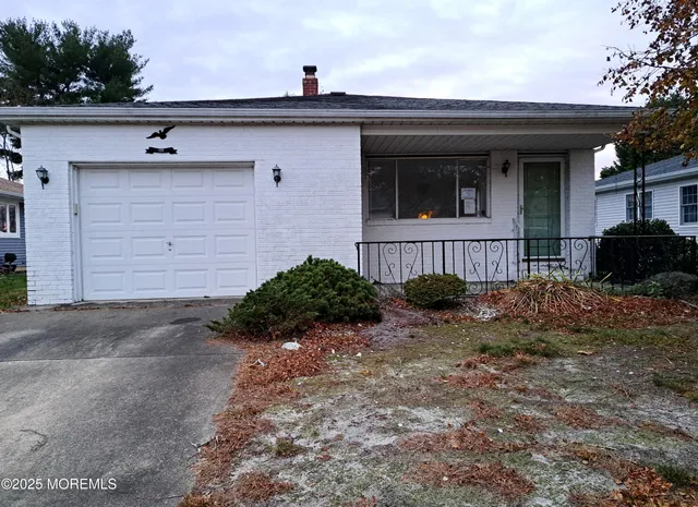 a view of a house with a yard and garage