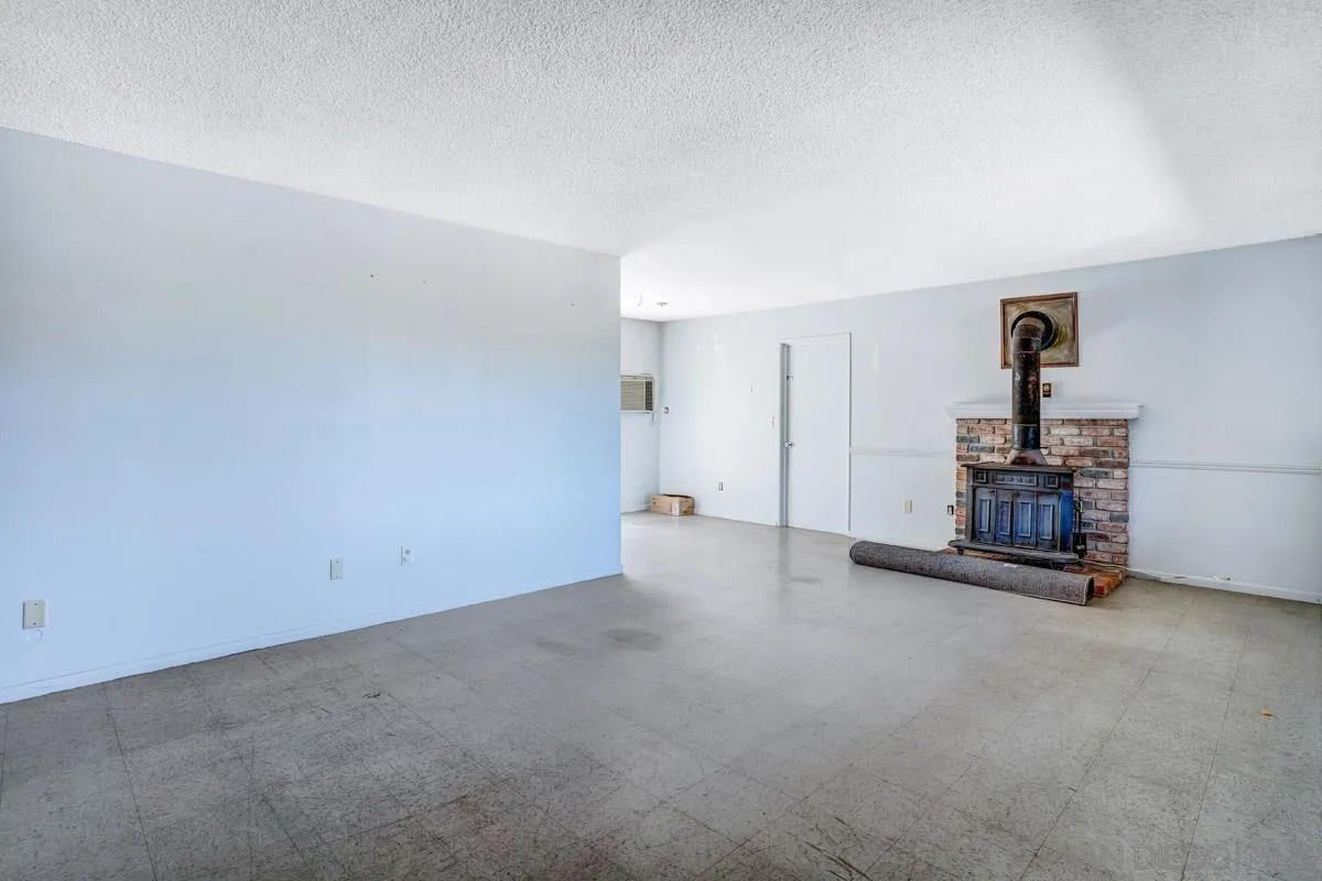 14035 Proctor Valley Road Jamul, CA 91935 - Photo 14 of 53 a view of a livingroom with workspace