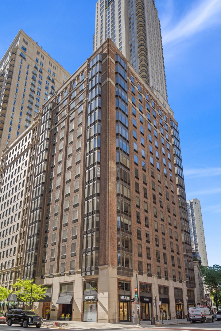 40 East Delaware Place, Unit 1502 Chicago, IL 60611 - Photo 1 of 25