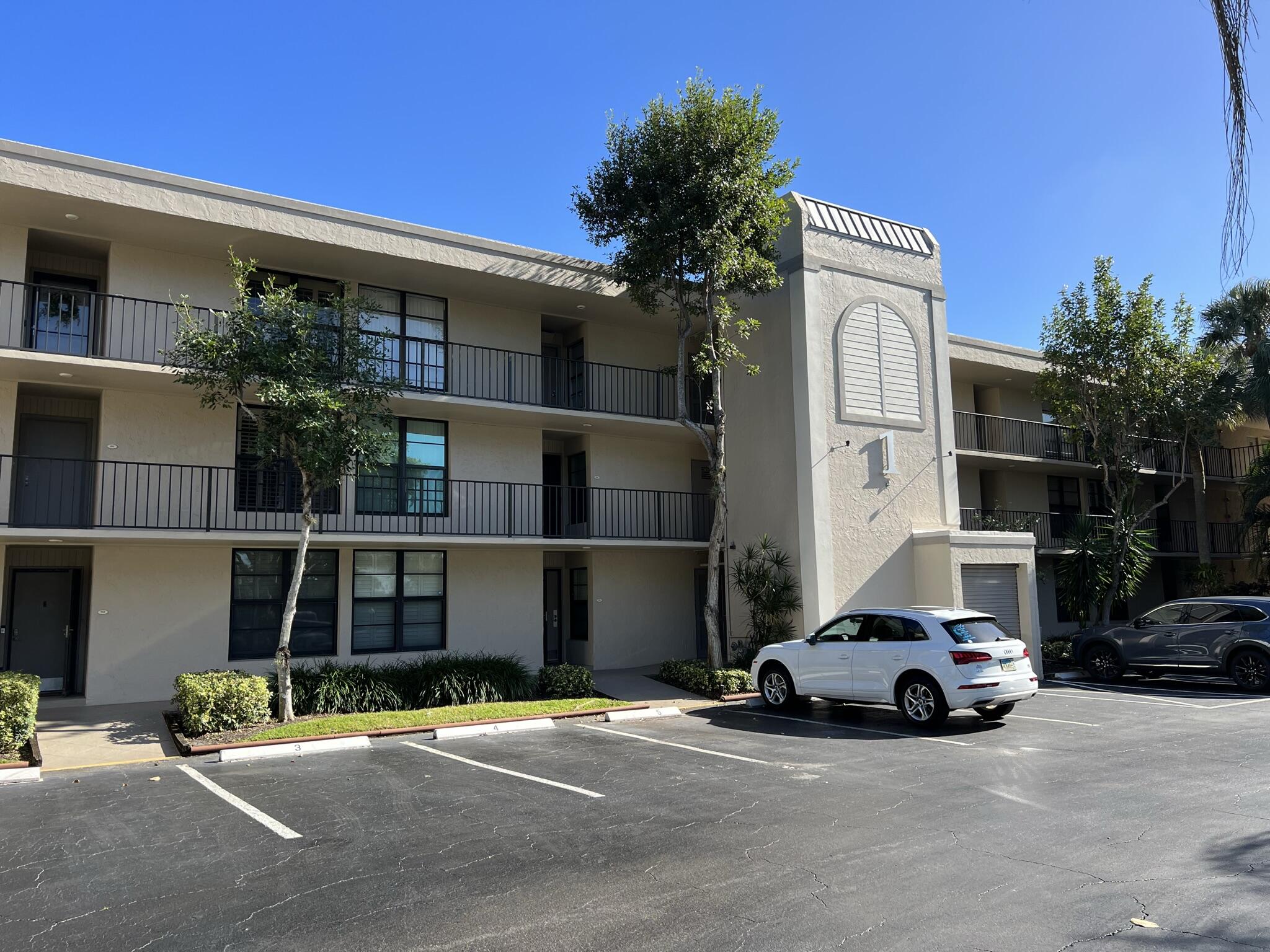 1 Royal Palm Way, Unit 3050 Boca Raton, FL 33432 - Photo 17 of 24 a car parked in front of a building