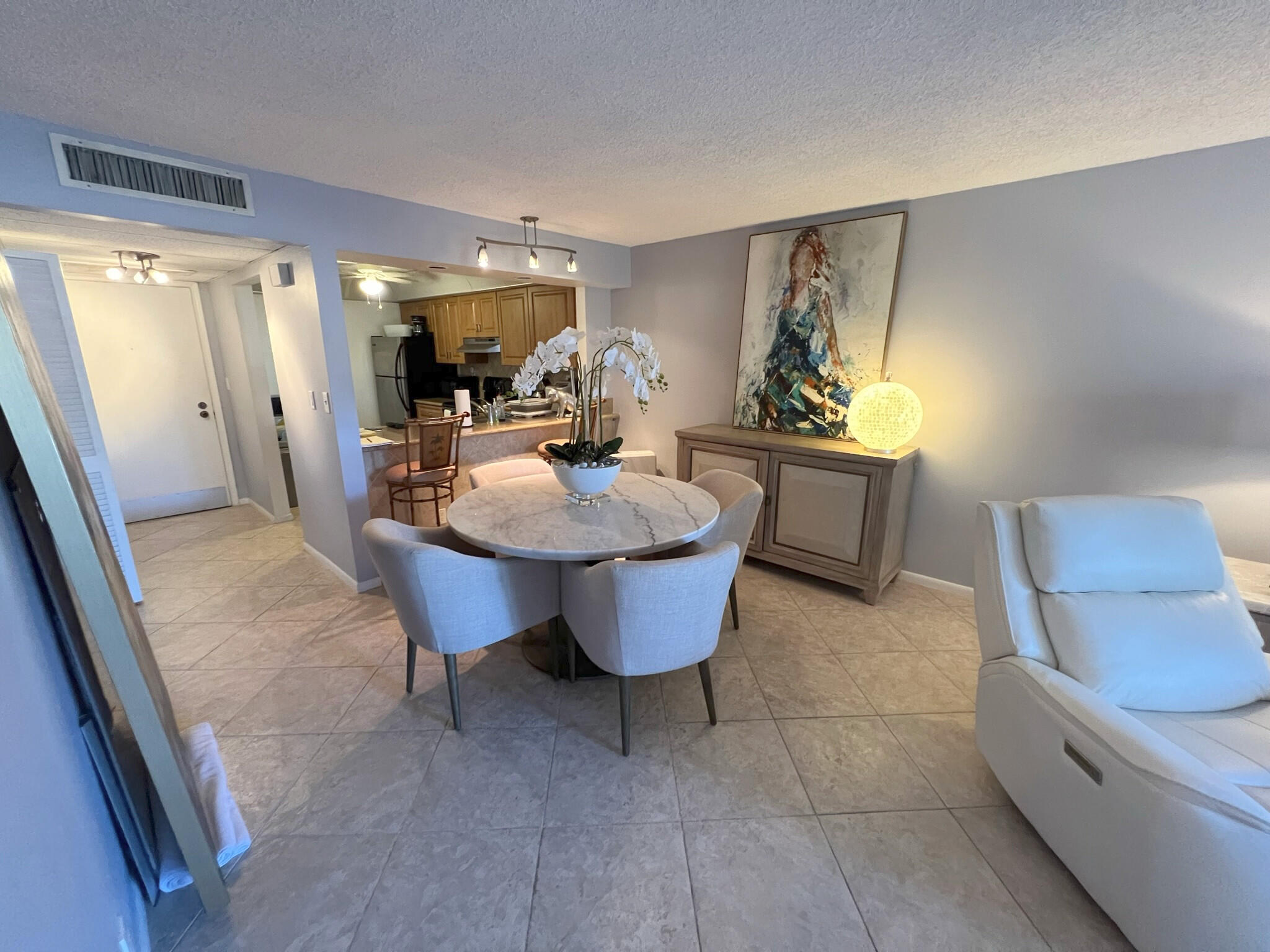 1 Royal Palm Way, Unit 3050 Boca Raton, FL 33432 - Photo 7 of 24 a dining room with furniture and window
