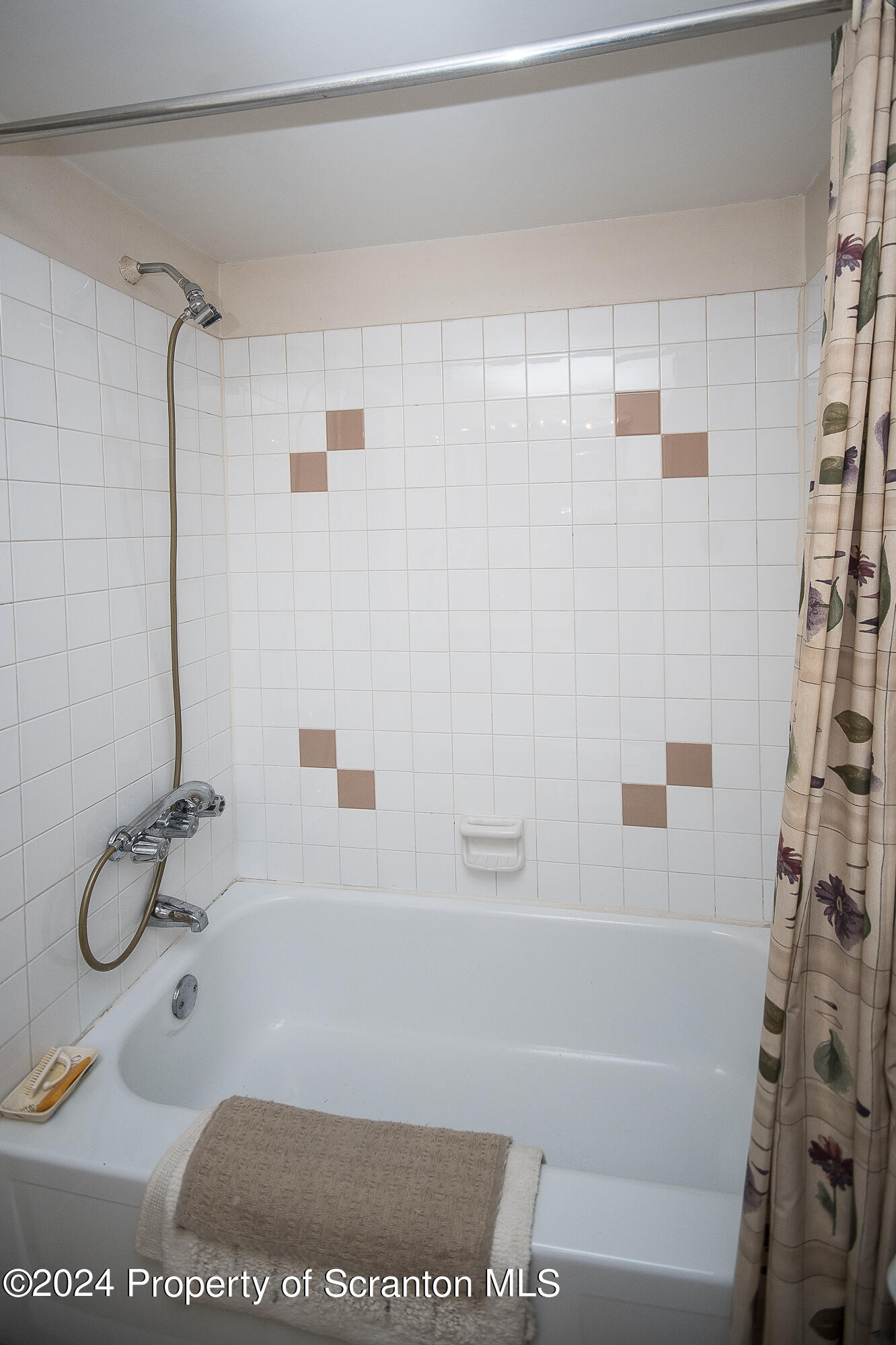 1311 Summit Pointe Scranton, PA 18508 - Photo 22 of 29 a bathroom with a shower