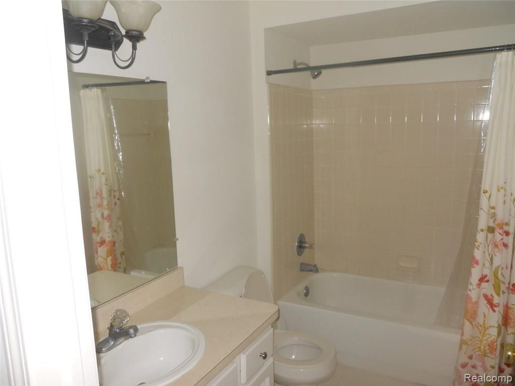20644 Dunham Road, Unit 32 Clinton Township, MI 48038 - Photo 9 of 18